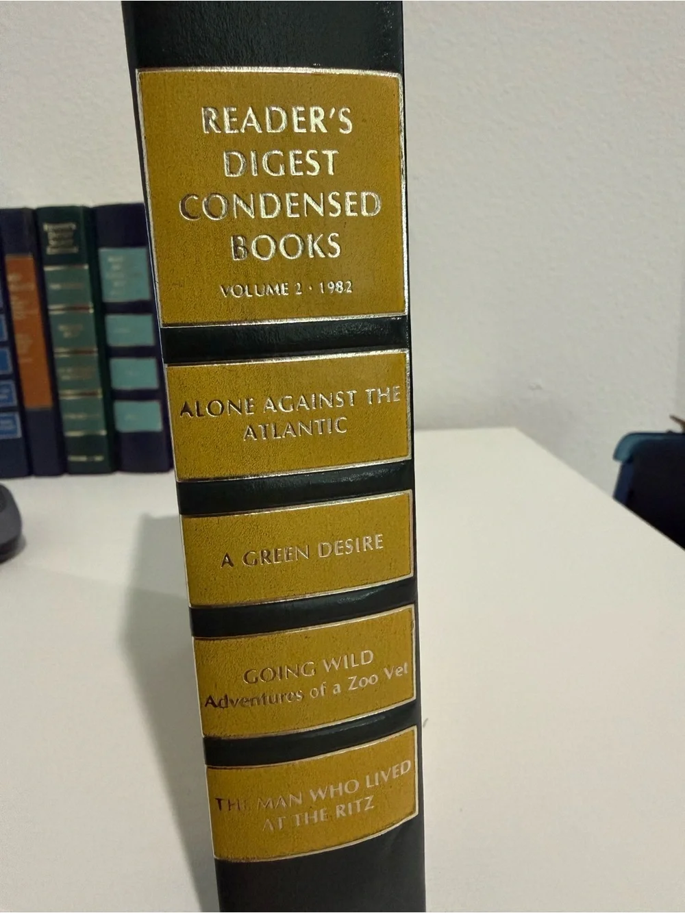 Readers Digest 1982 Condensed Books Decorative Green & Gold Book Accent